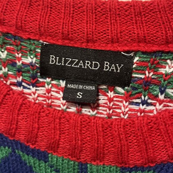 Blizzard Bay Christmas Sweater Men's Small Santa Sharks Fair Isle Holiday Ugly - Picture 5 of 8